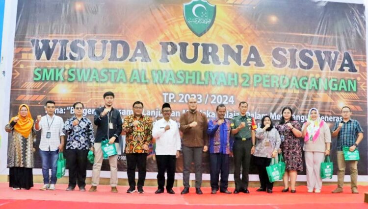 Wakil Bupati Simalungun Hadiri Wisuda Purna Siswa SMK Swasta Al-Washliyah 2 Perdagangan