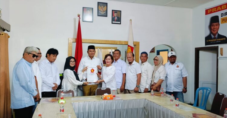 dr Susanti Dewayani: "PAN dan Gerindra Memiliki Banyak Kesamaan Visi Misi dan Dapat Bersama-sama Memajukan Kota Pematangsiantar" dr Susanti Dewayani: "PAN dan Gerindra Memiliki Banyak Kesamaan Visi Misi dan Dapat Bersama-sama Memajukan Kota Pematangsiantar"