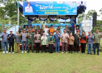  Wali Kota Bersama USAID Indonesia IUWASH Tangguh Gelar Tanam Pohon di Waduk Perumda Tirta Uli