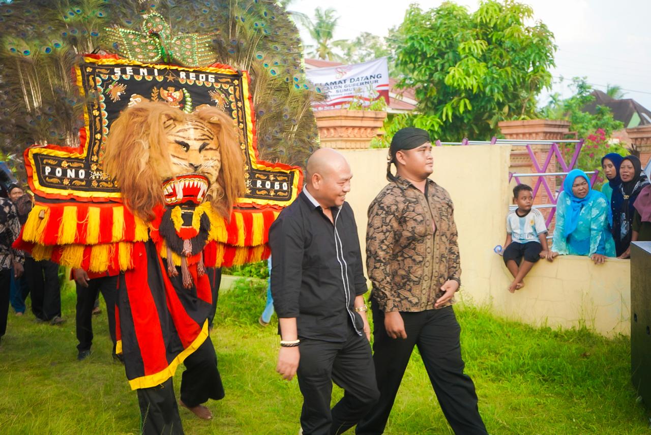 Disambut Reog Ponorogo, Nikson Nababan Dijamu Warga Jawa di Langkat