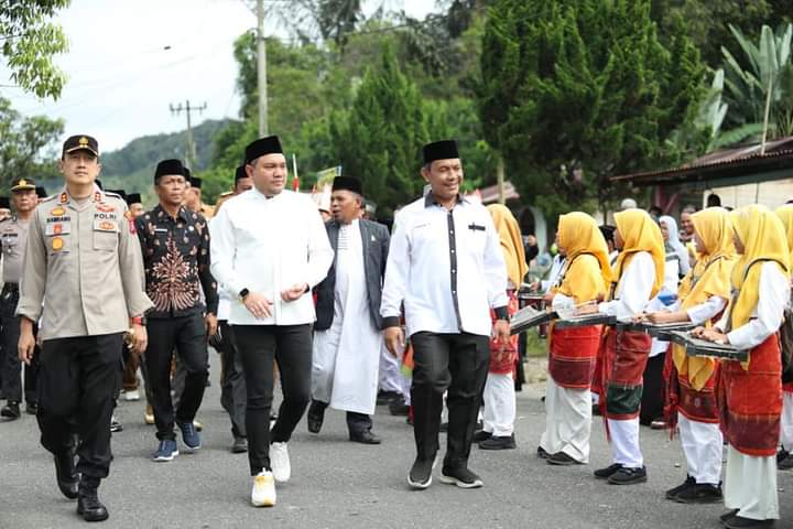Bupati Pakpak Bharat Pukul Gong Tanda Dimulainya MTQ Ke-21