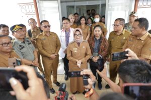 Wali Kota Pematangsiantar Jenguk Bocah Perempuan Berusia 6 Tahun Korban pencabulan, Berikan Semangat dan Perhatian 
