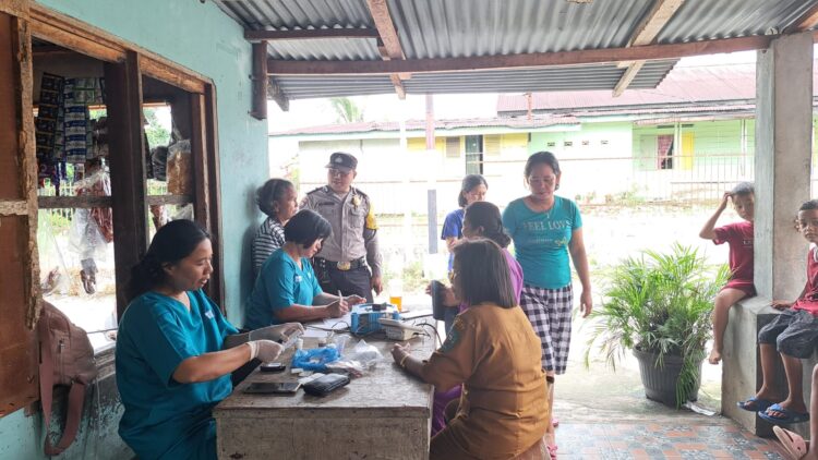 Bhabinkamtibmas Kelurahan Simarimbun Polsek Siantar Marihat Pantau Giat Posbind Lansi Warga Binaan
