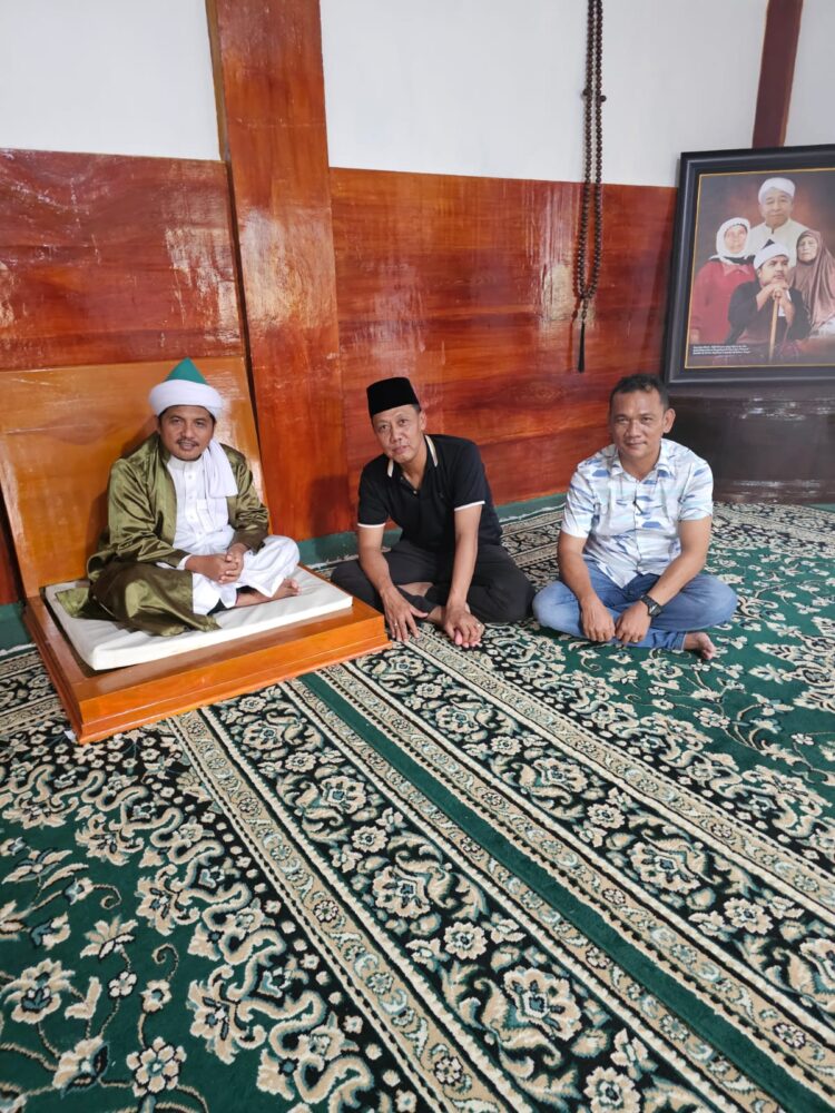 Kapolsek Tanah Jawa Kunjungi Pondok Persulukan Serambi Babusallam, Minta Doa Restu dan Berikan Bantuan Sembako