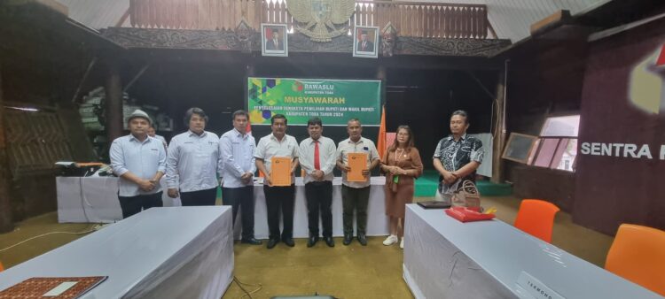 Bapaslon Thurman Hutapea - Ronald Panjaitan, KPUD Toba dan Bawaslu Adakan Musyawarah Penyelesaian Sengketa Pilkada Toba 2024