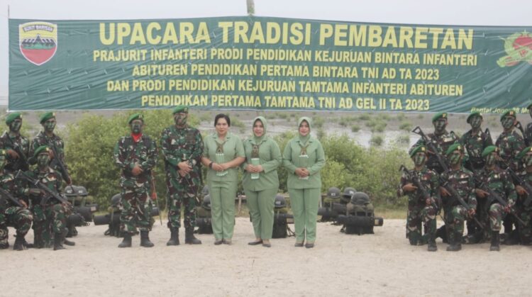 Danrindam I/BB Pimpin Upacara Tradisi Pembaretan Prajurit Infanteri Prodi Dikjurbaif Abit Dikmaba dan Prodi Dikjurtaif Abit Dikmata TNI AD Gel- II TA 2023 