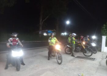 Polsek Dolok Panribuan Giat Gelar Patroli Gabungan TNI-POLRI Antisipasi Kejahatan Jalanan
