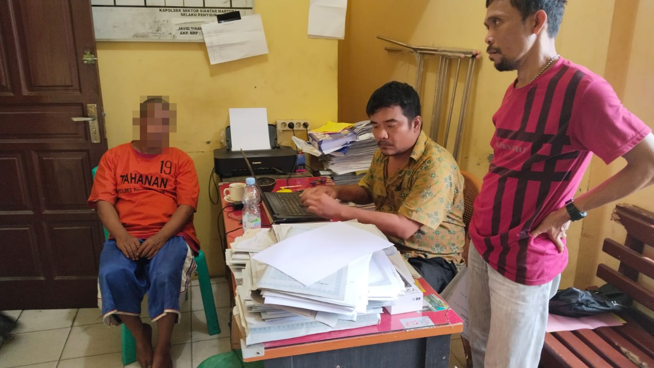 Ompong Pelaku Pencurian Sepeda Motor Jalani Pemeriksaan di Polsek Siantar Martoba Ompong Pelaku Pencurian Sepeda Motor Jalani Pemeriksaan di Polsek Siantar Martoba