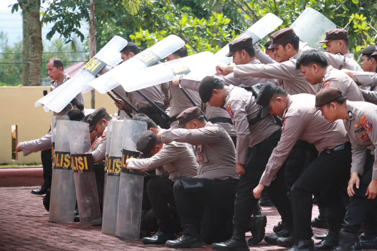 Kabag Ops Pimpin Pelatihan Rutin DALMAS untuk Kesiapsiagaan Kontijensi Wilayah Simalungun Kabag Ops Pimpin Pelatihan Rutin DALMAS untuk Kesiapsiagaan Kontijensi Wilayah Simalungun