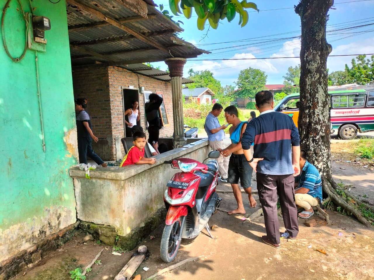 Polsek Dolok Batu Nanggar Gerebek  Diduga Lokasi Transaksi Narkoba di Sinaksak