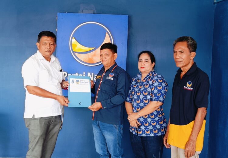 RHS Ambil Formulir Bacalon Bupati Simalungun di DPD Partai NasDem