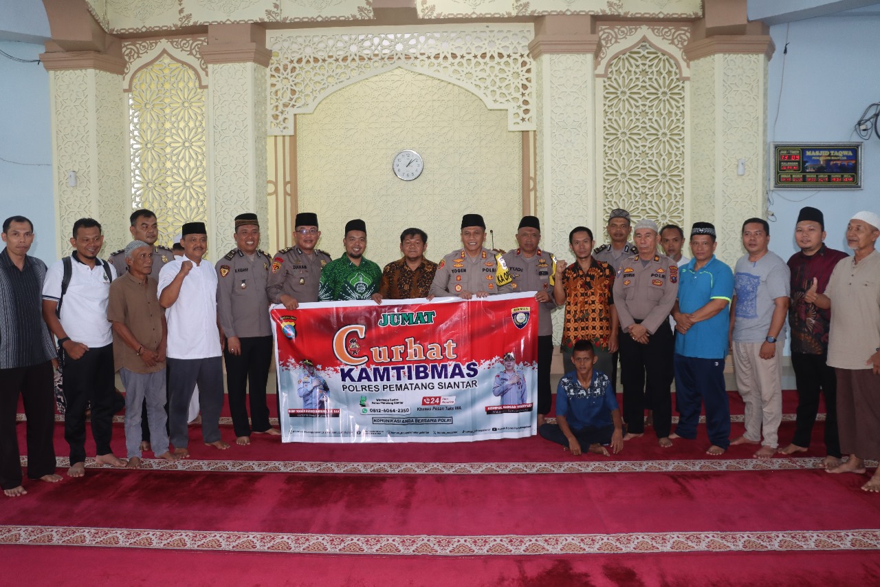 Jumat Curhat Kamtibmas, Kapolres Pematangsiantar Himbau Masyarakat Jangan Mudah Terprovokasi Jumat Curhat Kamtibmas, Kapolres Pematangsiantar Himbau Masyarakat Jangan Mudah Terprovokasi