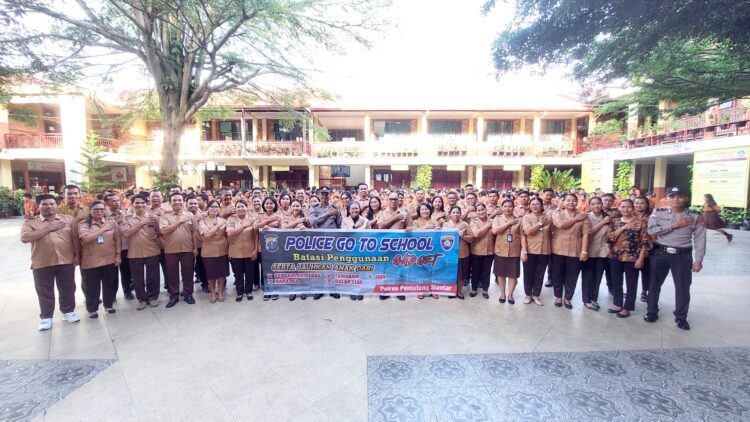 Sat Binmas Polres Pematangsiantar Jadi Pembina Upacara Hari Lahir Pancasila di SMP RK Bintang Timur