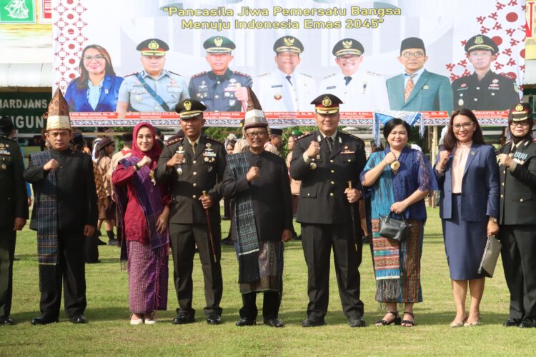 Kapolres Simalungun dan Ketua Bhayangkari Hadiri Upacara Peringatan Hari Lahir Pancasila di Lapangan Koramil Model 08/Bangun