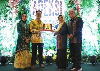 Wali Kota Pematangasintar Bersama Ketua Dekranasda Hadiri Gala Dinner Rakernas XVII APEKSI di Kalimantan Timur 