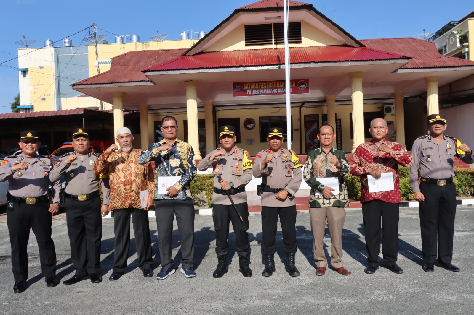 Kapolres Pematangsiantar AKBP Yogen Pimpin Pelepasan Purnabakti 4 Personil Kapolres Pematangsiantar AKBP Yogen Pimpin Pelepasan Purnabakti 4 Personil