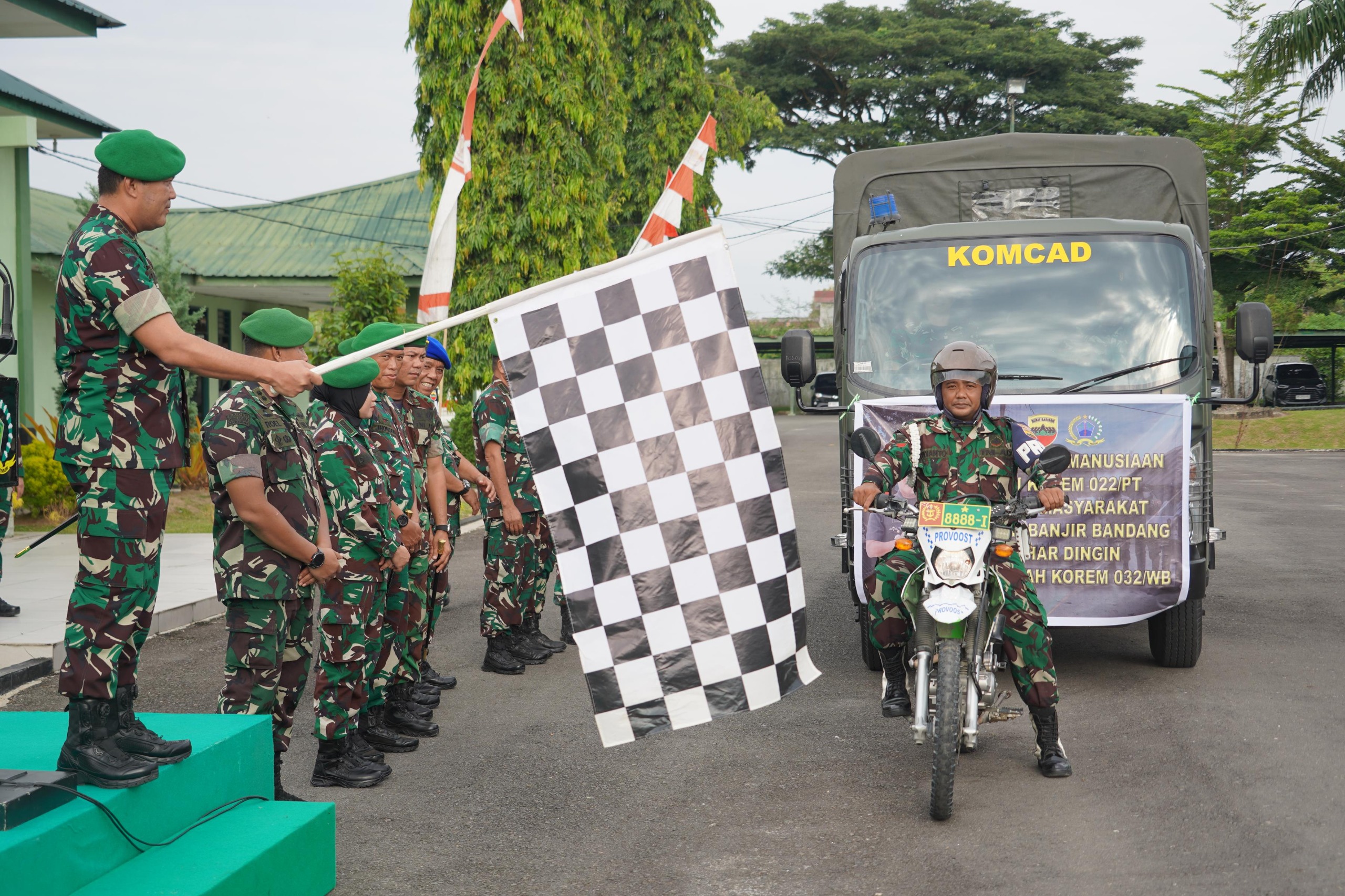 Korem 022/PT Kirim Bantuan untuk Korban Banjir Lahar Dingin Di Wilayah Korem 032/Wira Braja Sumbar Korem 022/PT Kirim Bantuan untuk Korban Banjir Lahar Dingin Di Wilayah Korem 032/Wira Braja Sumbar