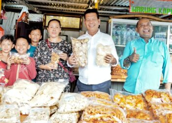 Bupati Simalungun Radiapoh Hasiholan Sinaga Sambangi Pelaku UMKM di Nagori Pamatang Asilum