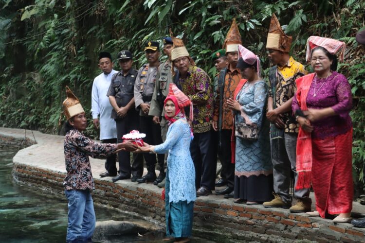 Waka Polres Simalungun Dampingi Danyon A Sat Brimob Polda Sumut Laksanakan Tradisi Pengambilan Air Suci Sambut Hari Bhayangkara ke-78
