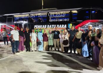Pj Bupati Nizhamul Berangkatkan Puluhan Ahli Waris Kedatukan Batubara ke Kesultanan Siak