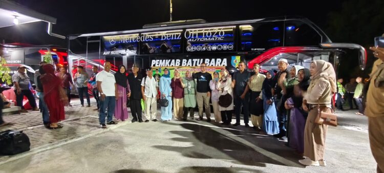 Pj Bupati Nizhamul Berangkatkan Puluhan Ahli Waris Kedatukan Batubara ke Kesultanan Siak