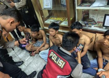 Timsus Polres Pematangsiantar Amankan 5 Pemuda Tawuran, Bawa Sajam, Bambu dan Kayu