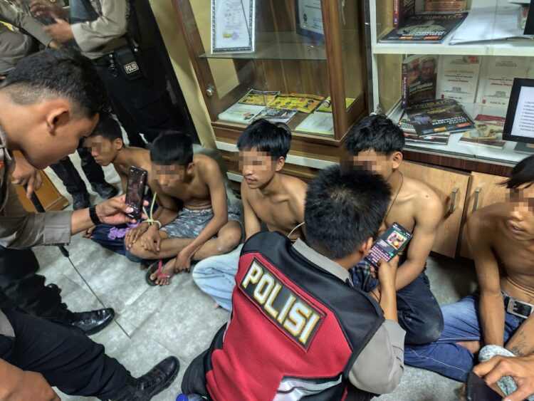 Timsus Polres Pematangsiantar Amankan 5 Pemuda Tawuran, Bawa Sajam, Bambu dan Kayu