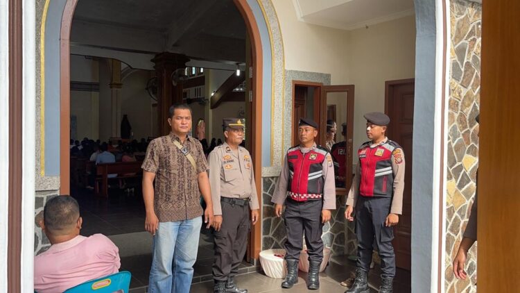  Polres Tapteng Rutin Laksanakan Pengamanan Ibadah Minggu di Gereja
