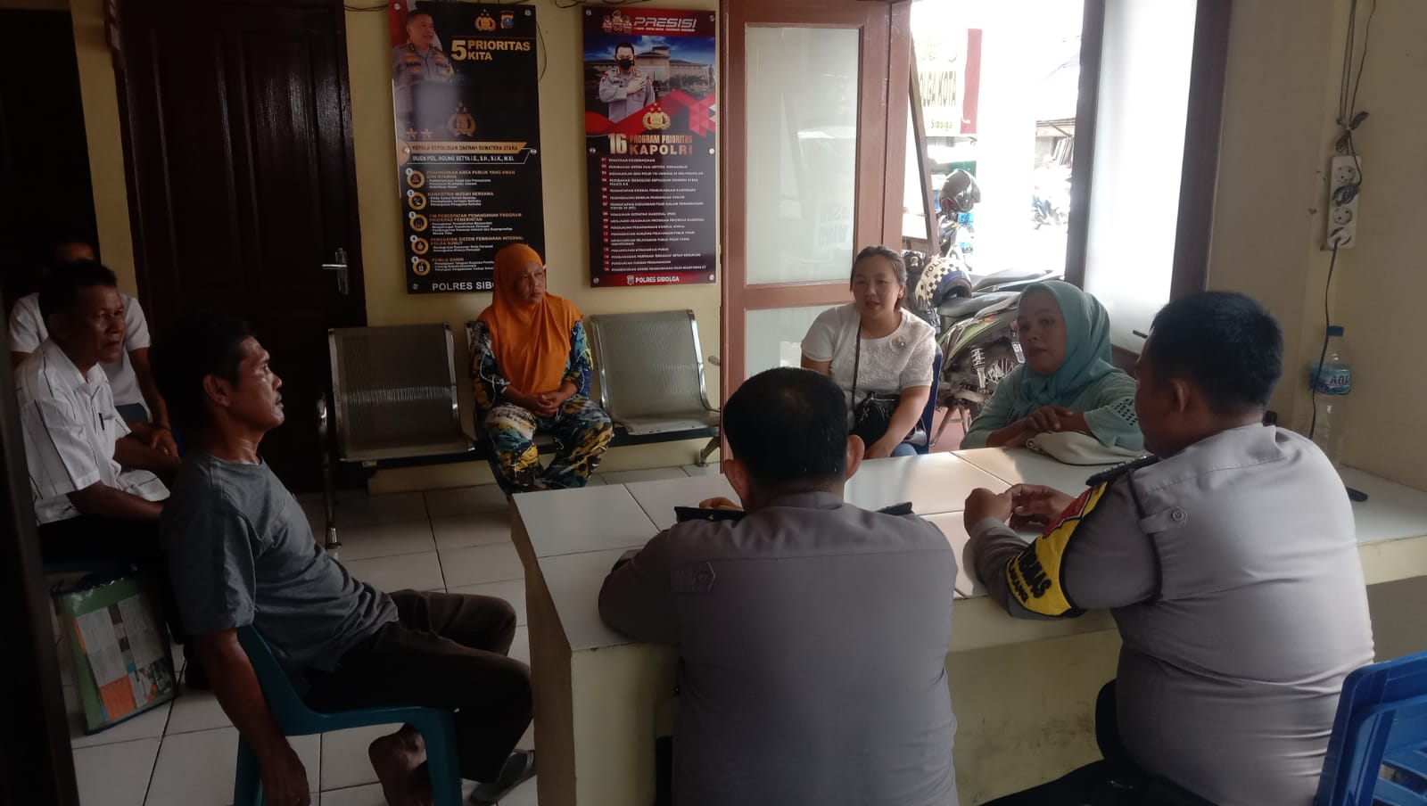 Bhabinkamtibmas Polres Sibolga Mediasi Perkara Warga