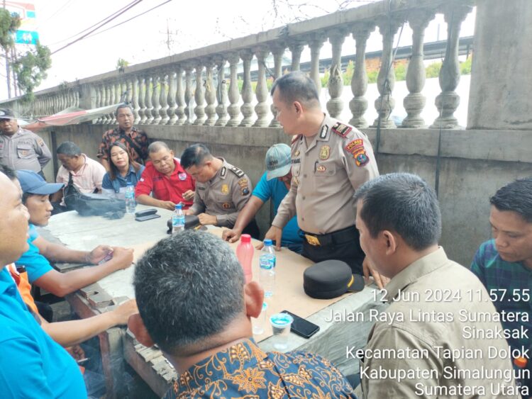 Polsek Serbalawan Amankan Aksi Unjuk Rasa Serikat Buruh di Depo PT Indomarko Prismatama, Berakhir Kondusif Setelah Mediasi
