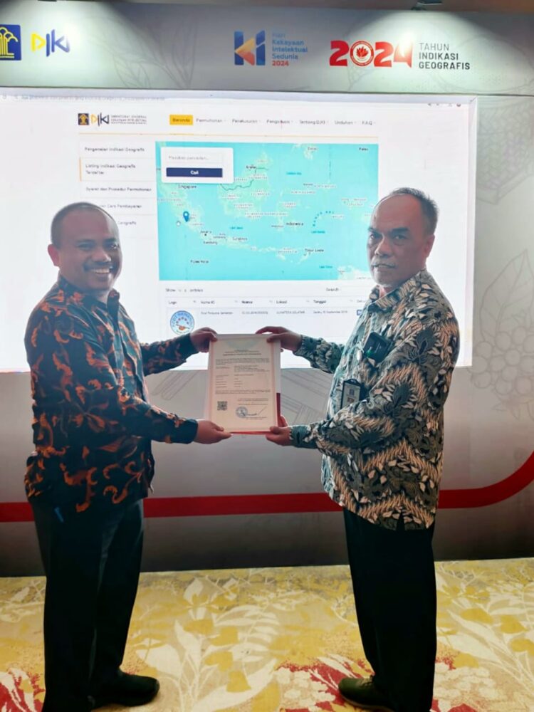 Pemkab Pakpak Bharat Terima Sertifikat Indikasi Geografis Gambir Simsim dari Kemenkumham 