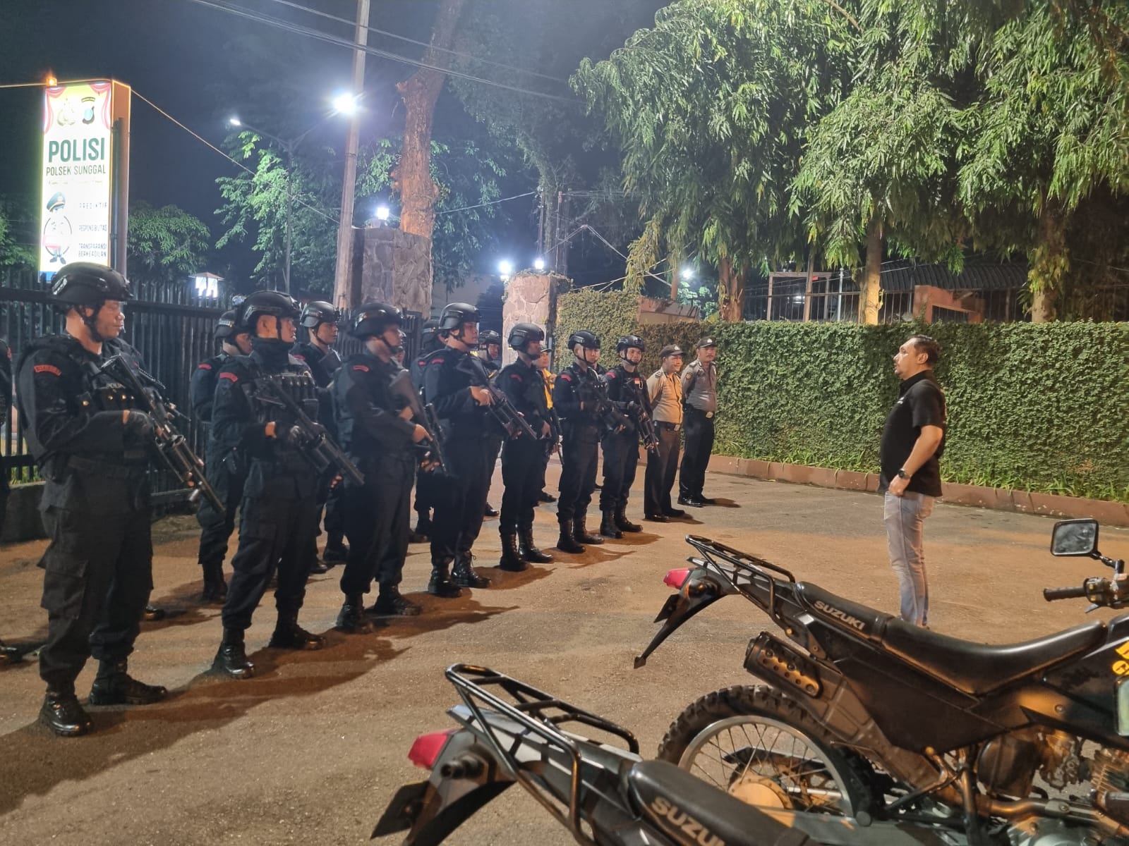 Sat Brimob Polda Sumut Giat Patroli Kamtibmas di Wilayah Hukum Polsek Medan Sunggal Sat Brimob Polda Sumut Giat Patroli Kamtibmas di Wilayah Hukum Polsek Medan Sunggal