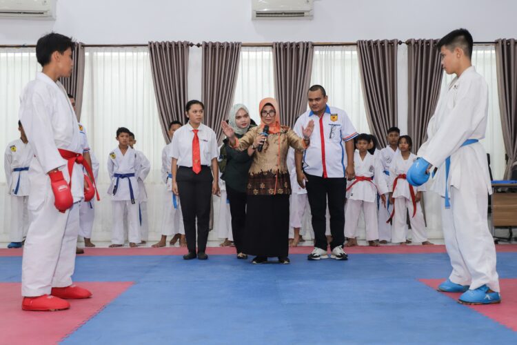 Wali Kota Pematangsiantar Pimpin Pertandingan Pembuka Kejuaraan Karate Pelajar 