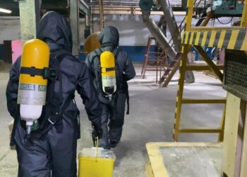 Subden 3 KBR Den Gegana Sat Brimob Polda Sumut Lakukan Pengecekan dan Penyelidikan Dugaan Keracunan Zat Kimia PT Central Proteina Prima