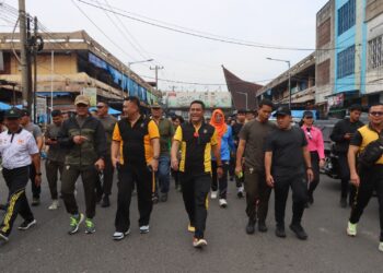 HUT Ke-62 Korem O22/PT, Kapolres Pematangsiantar Ikuti Jalan Santai dan Senam Aerobik