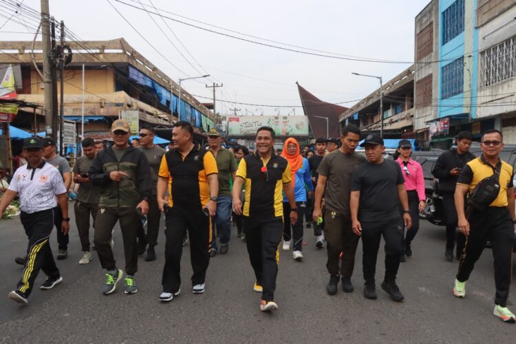 HUT Ke-62 Korem O22/PT, Kapolres Pematangsiantar Ikuti Jalan Santai dan Senam Aerobik