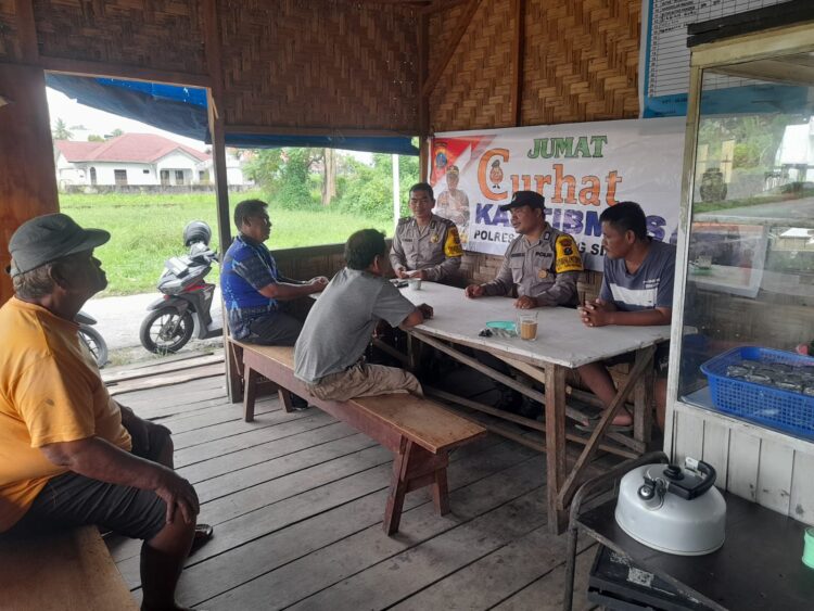 Polsek Siantar Marihat Gelar Jum'at Curhat Kamtibmas di Warung Kopi Pak Sandro