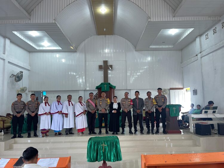 Kapolres Sibolga Sampaikan Pesan Kamtibmas Di Gereja HKBP Pantai Galilea
