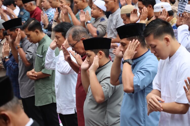 Kapolres Pematangsiantar Laksanakan Sholat Idul Adha di Lapangan Adam Malik