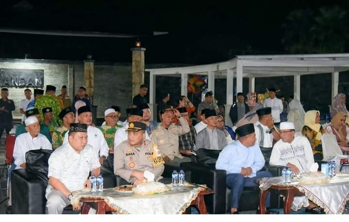 Pj Bupati Tapteng Lepas Pawai Takbiran Idul Adha 1445 H Di Alun Alun Kota Pandan