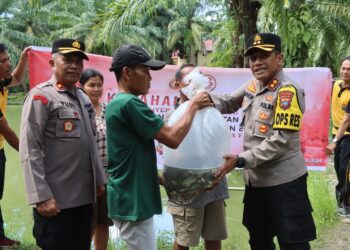  Kapolres Pematangsiantar Tebar 1000 Benih Ikan Nila Mendukung Ketahanan Pangan
