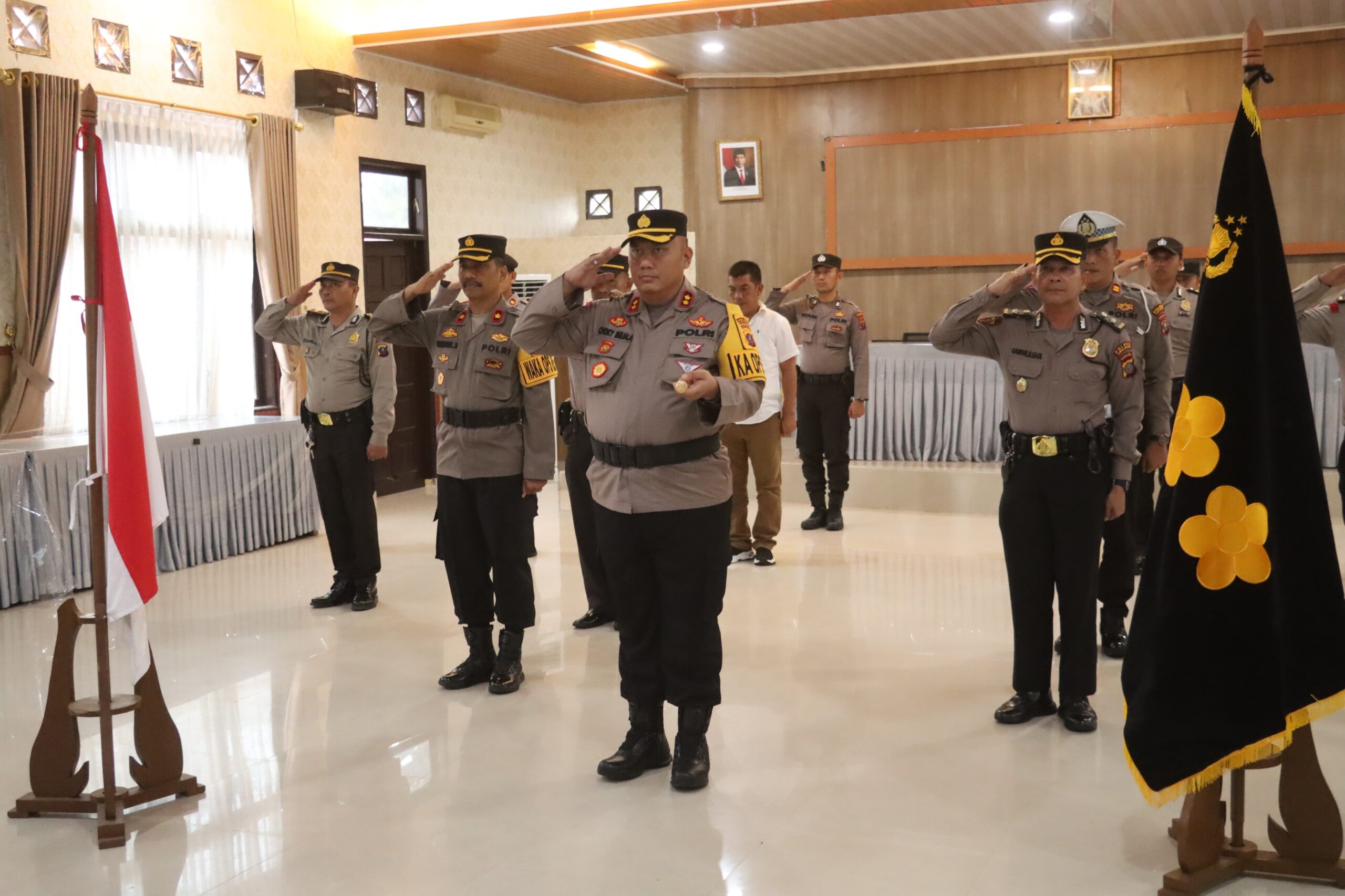 Kapolres Simalungun Ikuti Upacara Pemuliaan Nilai-Nilai Tribrata Polda Sumatera Utara Secara Virtual Kapolres Simalungun Ikuti Upacara Pemuliaan Nilai-Nilai Tribrata Polda Sumatera Utara Secara Virtual