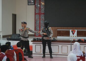Detasemen Gegana Sat Brimob Polda Sumut Perkenalkan Profesi Korps Brimob Polri di Yayasan SD Islam Terpadu Firdausy Patumbak