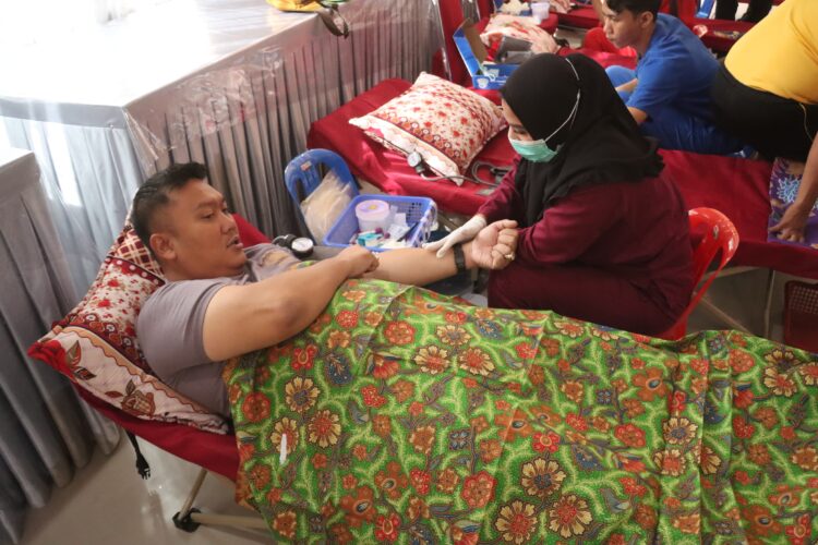 Kapolres Simalungun Ikut Donorkan Darah pada Bakti Kesehatan Dalam Rangka HUT Bhayangkara ke-78