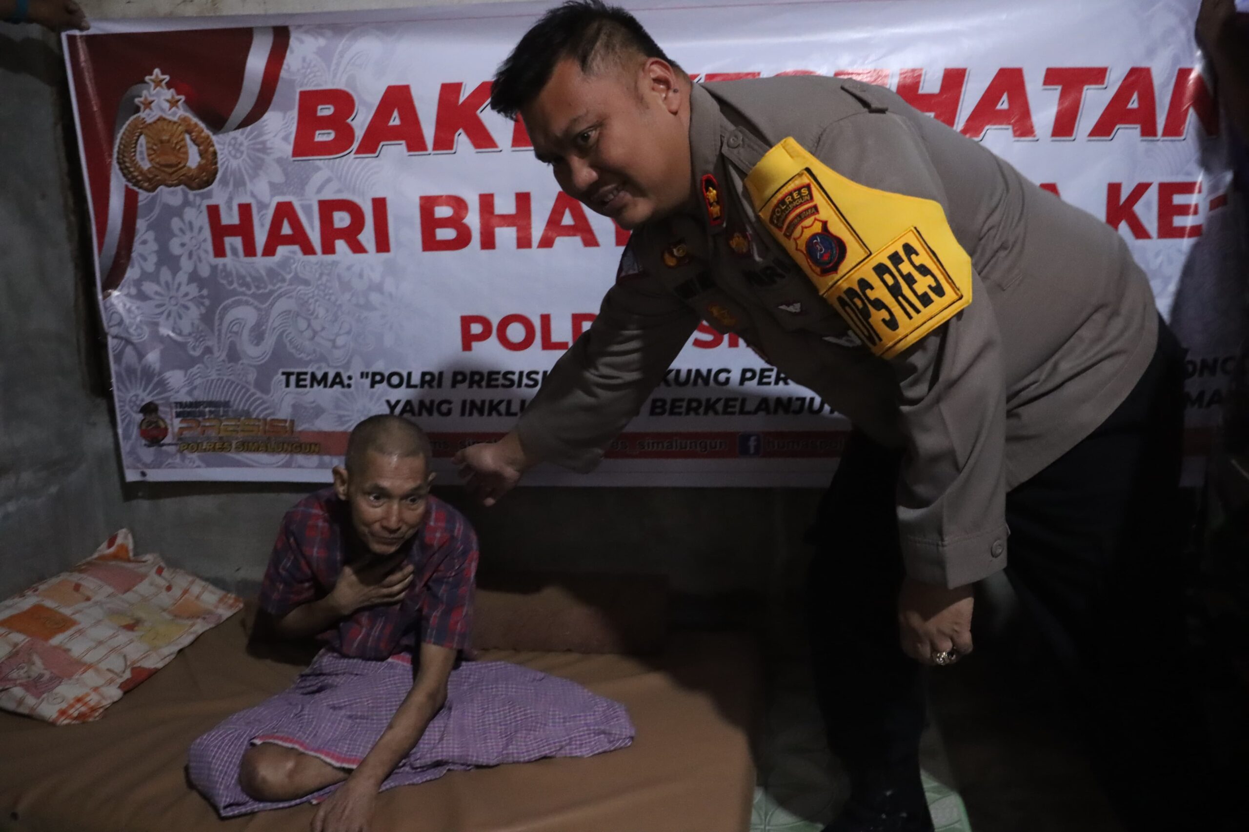 HUT Bhayangkara ke-78, Kapolres Simalungun Home Visit ke Penyandang Disabilitas Serahkan Bantuan HUT Bhayangkara ke-78, Kapolres Simalungun Home Visit ke Penyandang Disabilitas Serahkan Bantuan