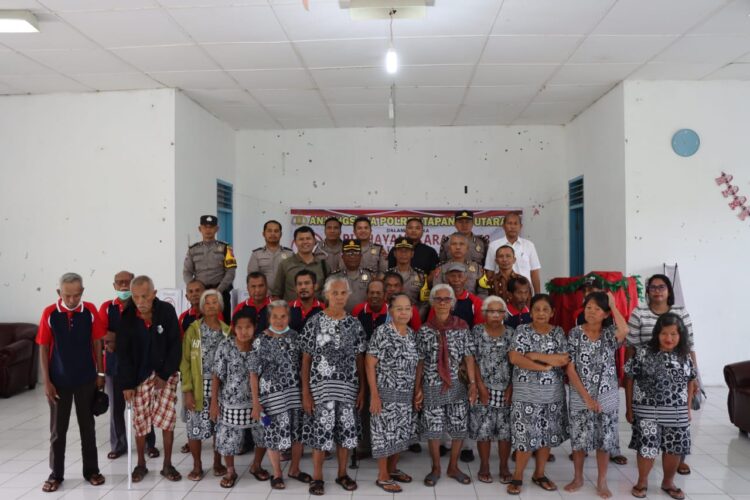 Menyambut HUT Bhayangkara Ke-78, Polres Taput Gelar Donor Darah Dan Anjangsana ke Panti Jompo Siborongborong