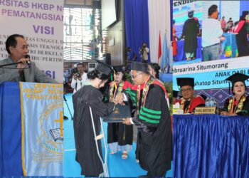 Wisuda 245 Lulusan, Rektor UHKBPNP Dr Muktar Bahruddin Panjaitan : "Hobas dan Out of The Box"