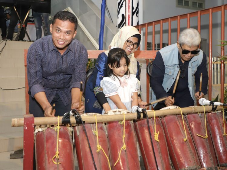 Pukul Gong, Wali Kota Pematangsiantar Buka Soft Opening Festival Seni Budaya Temu Tengah 