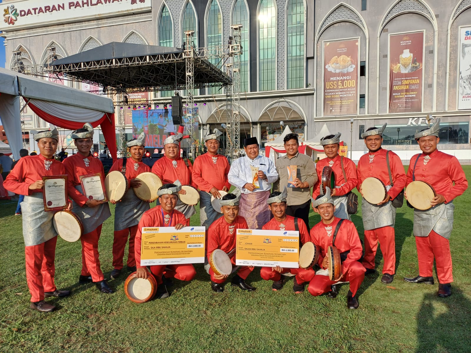 Tim Rebana LASQI Labura Mewakili DMDI Indonesia Juarai Festival Kompang Antarbangsa di Melaka Tim Rebana LASQI Labura Mewakili DMDI Indonesia Juarai Festival Kompang Antarbangsa di Melaka