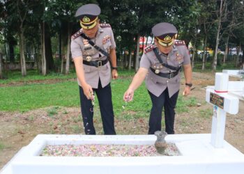 Hari Bhayangkara Ke-78, Kapolres Pematangsiantar Pimpin Ziarah dan Tabur Bunga di TMP Nagur